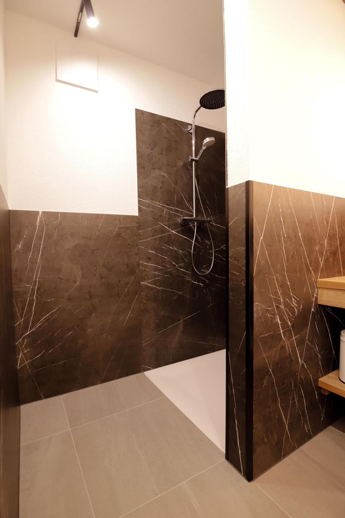 Wolf Apartments Padaun Vals Luaran gambar